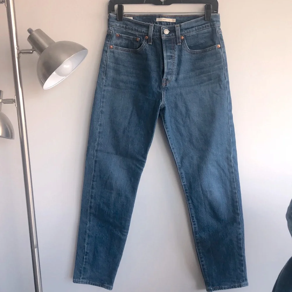 NWOT Levis Wedgie Jeans - Picture 1 of 5